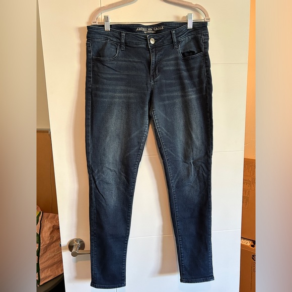 American eagle low rise dark pair of jeans - Picture 1 of 2